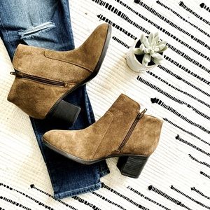 Easy Spirit Tan Suede Booties Like New 8.5